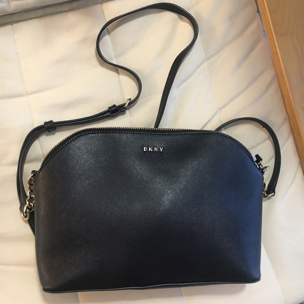 NWOT DKNY black crossbody bag for woman